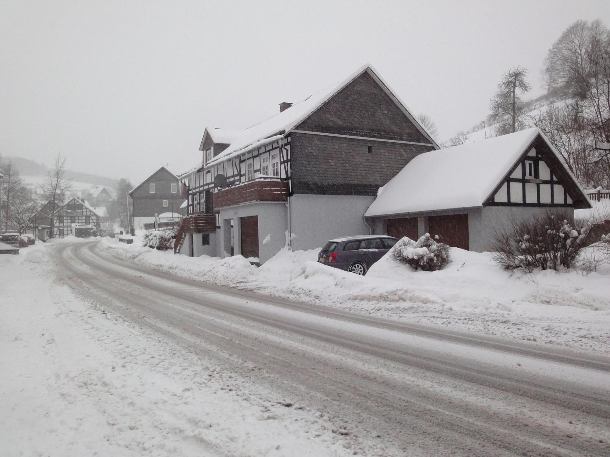 Cozy Holiday Home With Wifi In Hochsauerland Elpe Exterior foto
